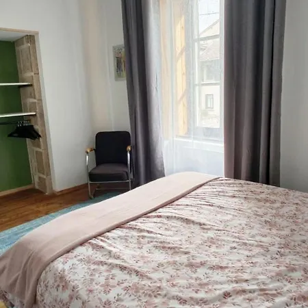 Lit Et Croissants Bed & Breakfast 3*